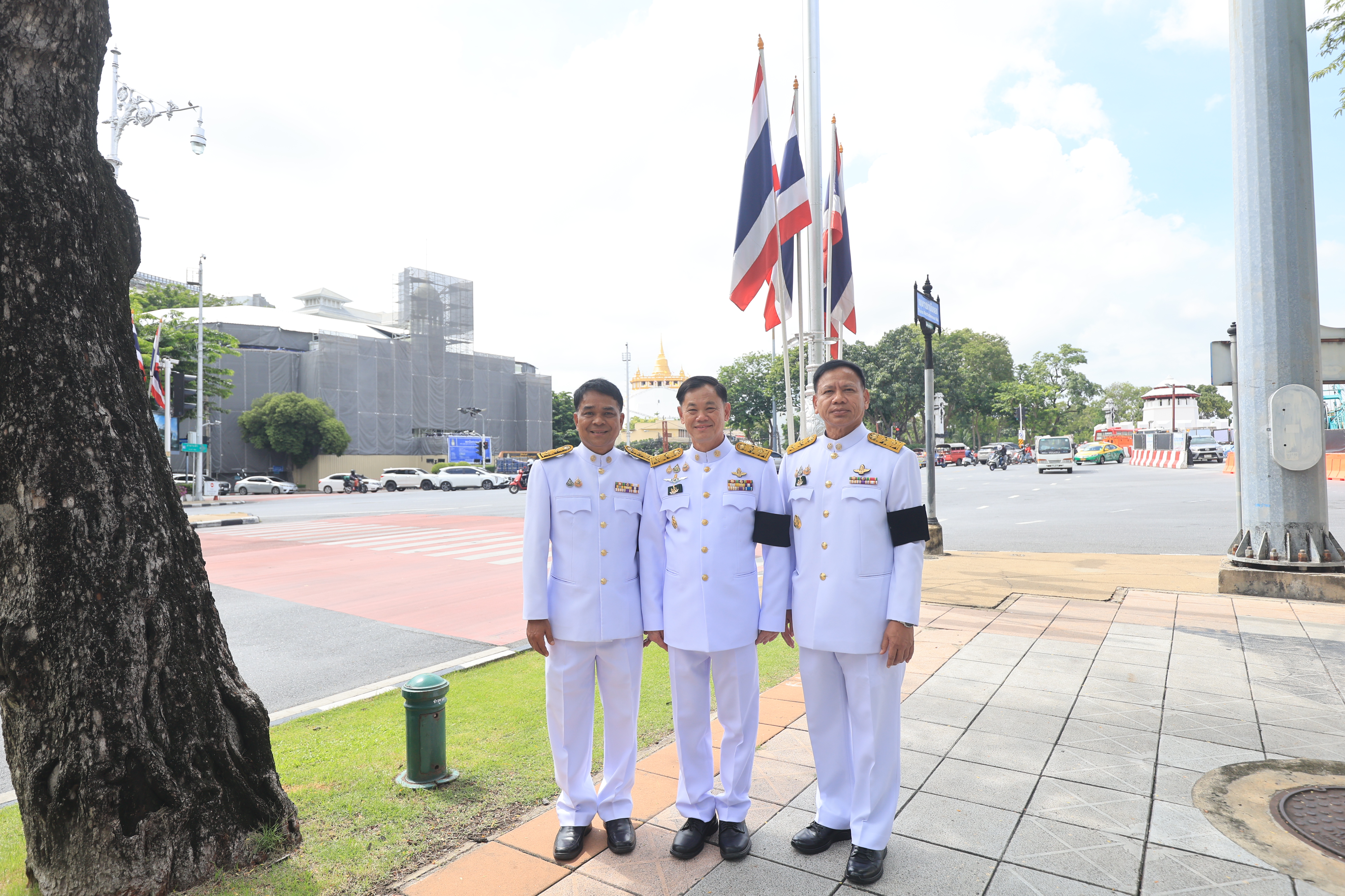 title - สำนักงานการปฏิรูปที่ดินเพื่อเกษตรกรรม นำคณะข้าราชการเข้าเฝ้าฯ กราบถวายบังคมลา เนื่องในโอกาสเกษียณอายุราชการ ประจำปี 2569